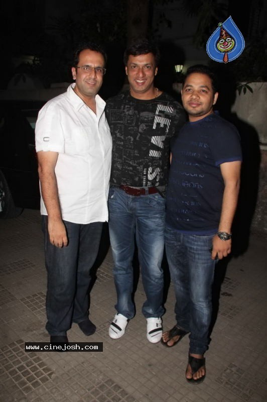 Celebs at Tanu Weds Manu Premiere Show - 31 / 42 photos