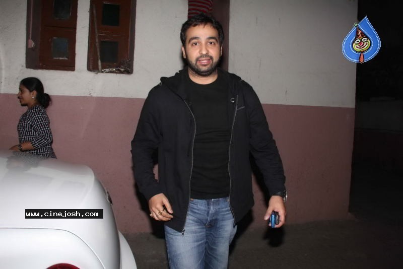 Celebs at Tanu Weds Manu Premiere Show - 32 / 42 photos