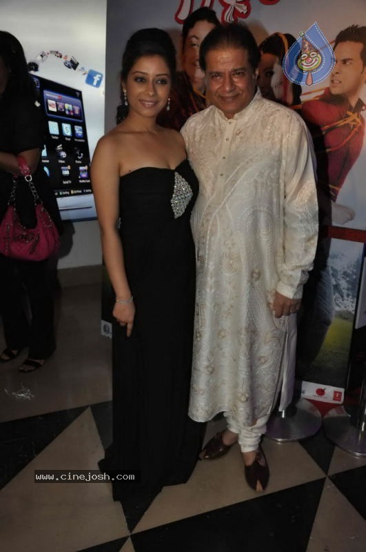 Celebs at Tere Mere Phere Premiere - 32 / 53 photos