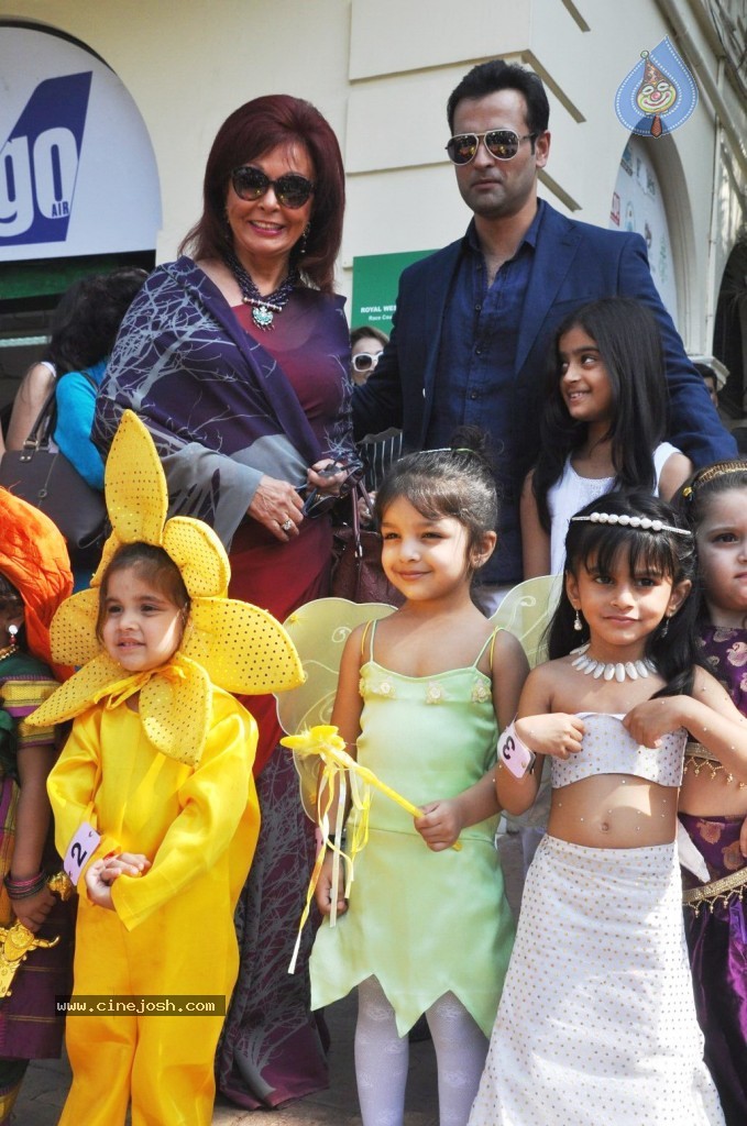 Celebs at The CN Wadia Horse Race Gold Cup - 14 / 26 photos