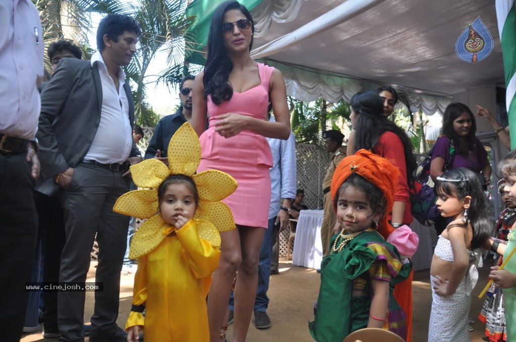 Celebs at The CN Wadia Horse Race Gold Cup - 19 / 26 photos