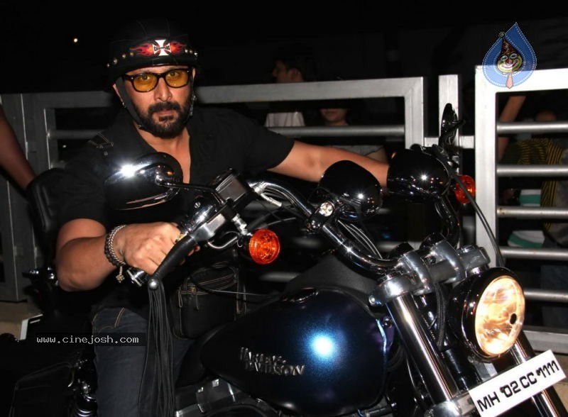 Celebs at The Premiere of Chillar Party - 22 / 42 photos