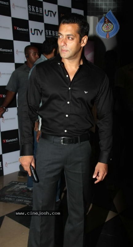 Celebs at The Premiere of Chillar Party - 29 / 42 photos