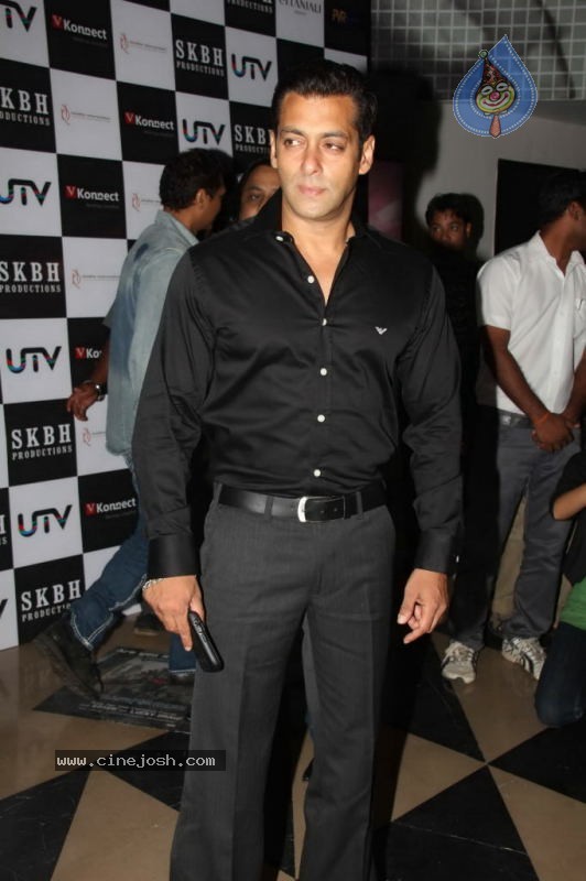 Celebs at The Premiere of Chillar Party - 31 / 42 photos