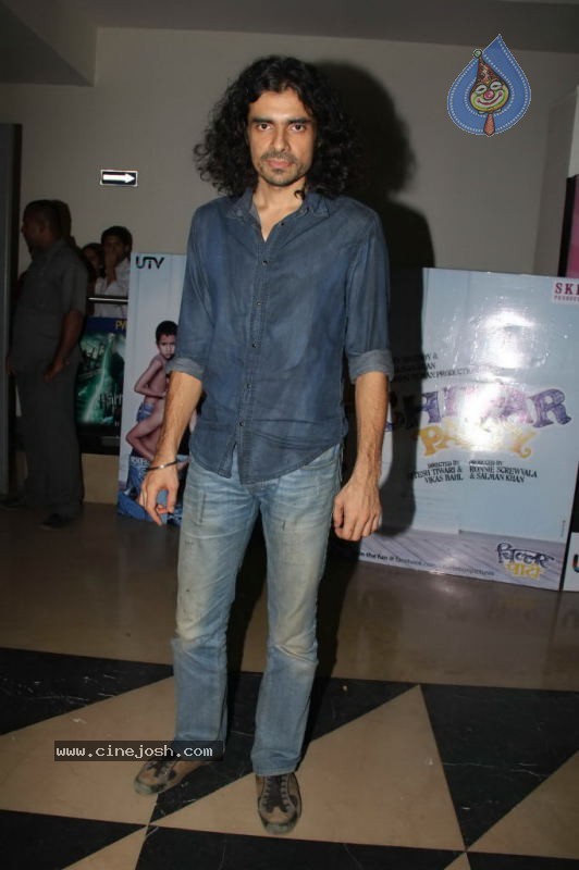 Celebs at The Premiere of Chillar Party - 33 / 42 photos