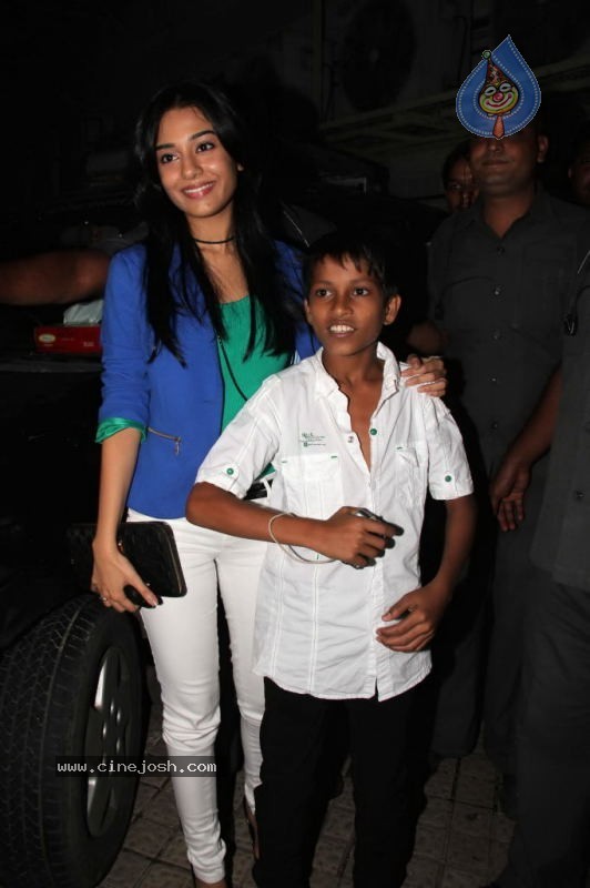 Celebs at The Premiere of Chillar Party - 38 / 42 photos
