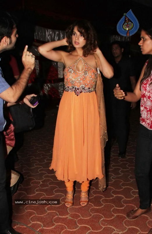 Celebs at The Sets of Chak Dhoom Dhoom - 12 / 35 photos