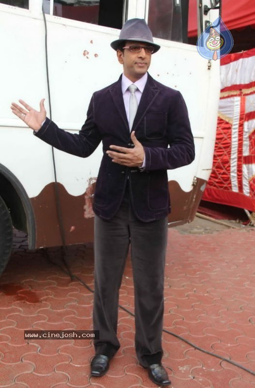 Celebs at The Sets of Chak Dhoom Dhoom - 16 / 35 photos