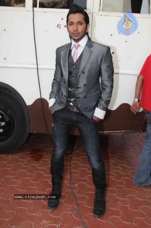 Celebs at The Sets of Chak Dhoom Dhoom - 26 / 35 photos