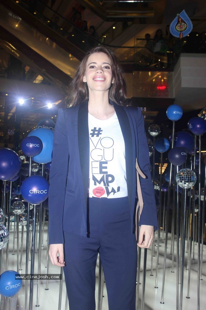 Celebs at Vogue Fashion Night Out 2014 - 13 / 26 photos