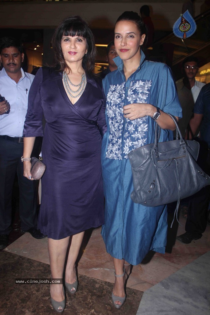 Celebs at Vogue Fashion Night Out 2014 - 20 / 26 photos