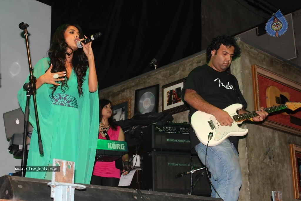 Celebs at W.E. Rock Concert - 15 / 45 photos