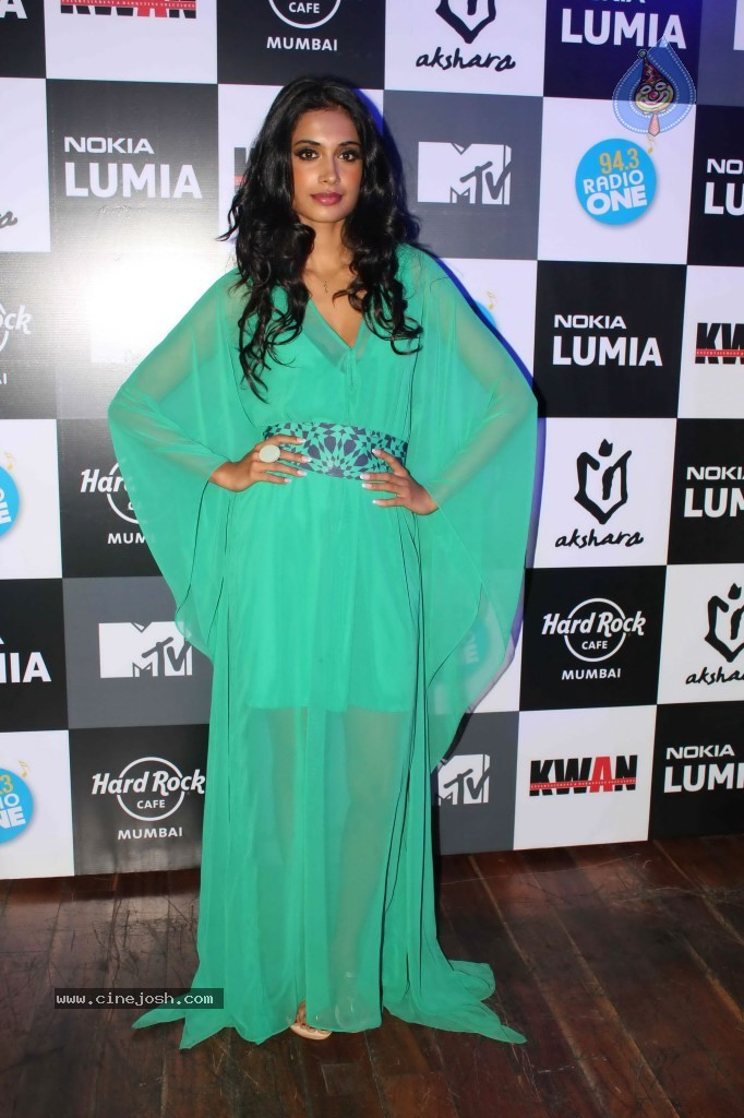 Celebs at W.E. Rock Concert - 22 / 45 photos