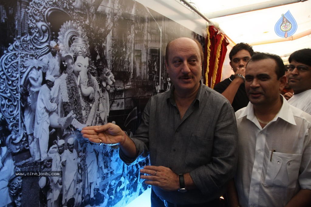 Celebs at We Love Mumbai Campaign - 21 / 43 photos