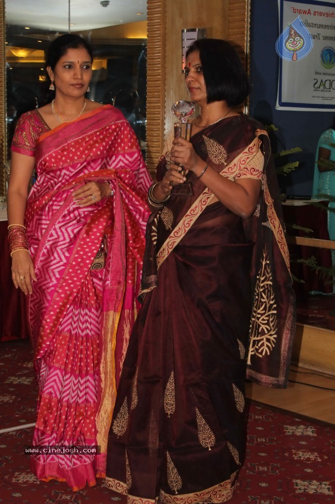 Celebs at Womens Achievers Awards - 26 / 68 photos