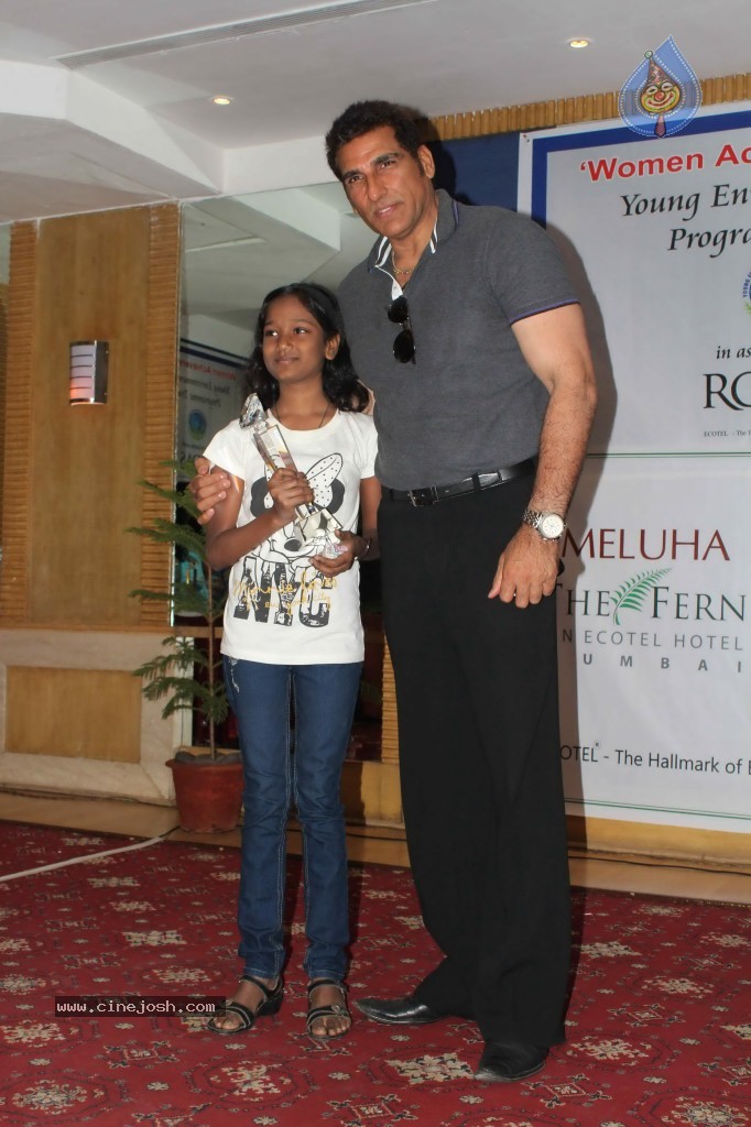 Celebs at Womens Achievers Awards - 30 / 68 photos