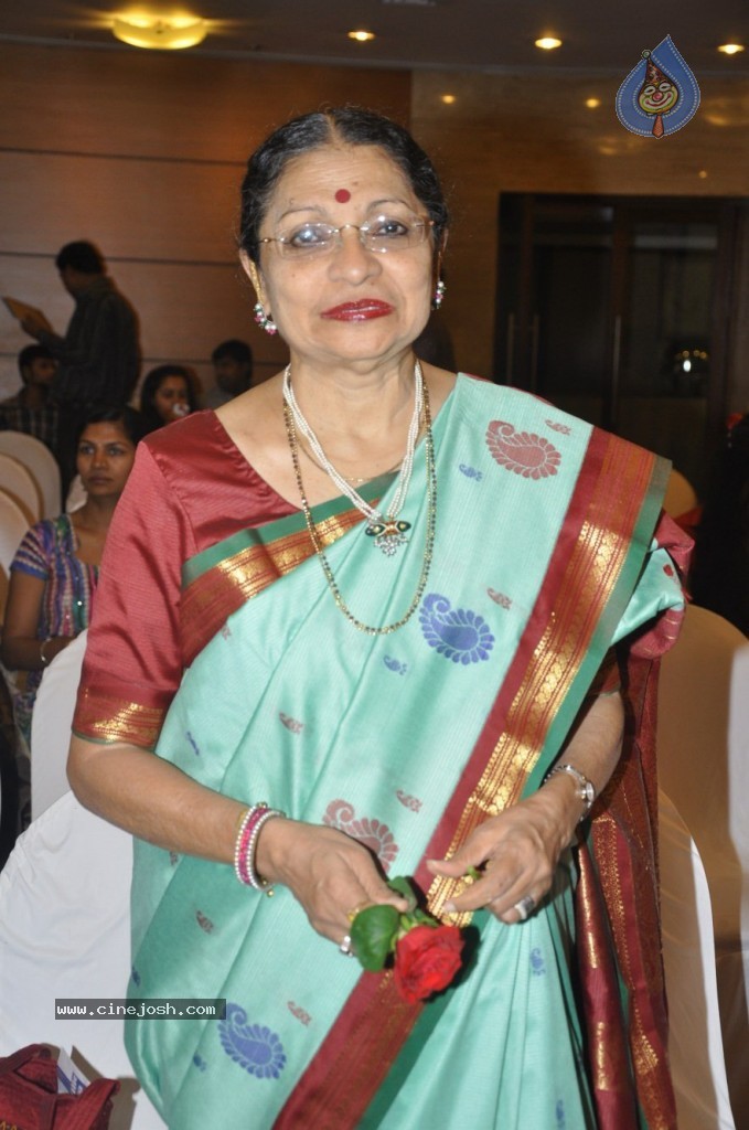 Celebs at Womens Achievers Awards - 58 / 68 photos