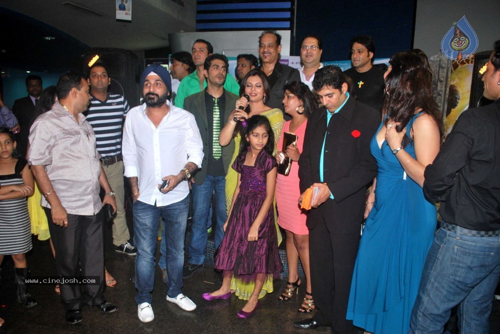 Celebs at Yeh Dooriyan Movie Premiere - 2 / 24 photos