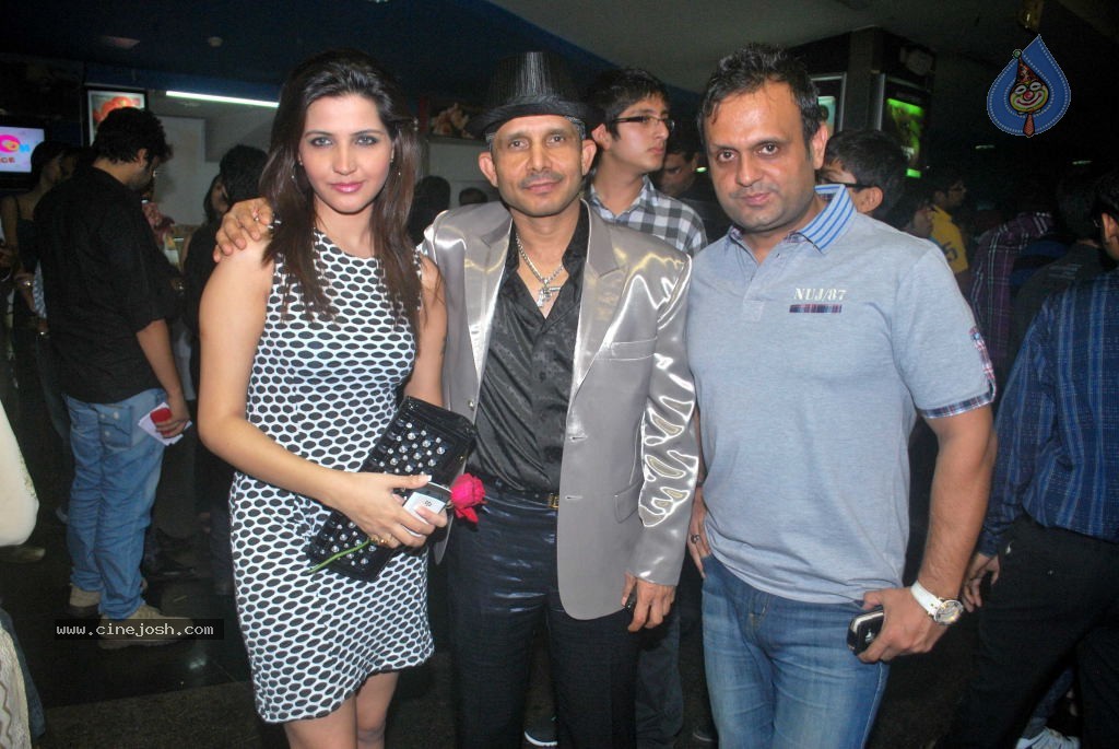 Celebs at Yeh Dooriyan Movie Premiere - 3 / 24 photos