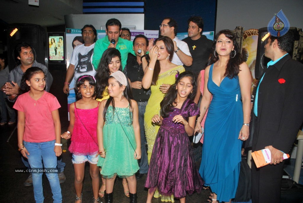 Celebs at Yeh Dooriyan Movie Premiere - 9 / 24 photos