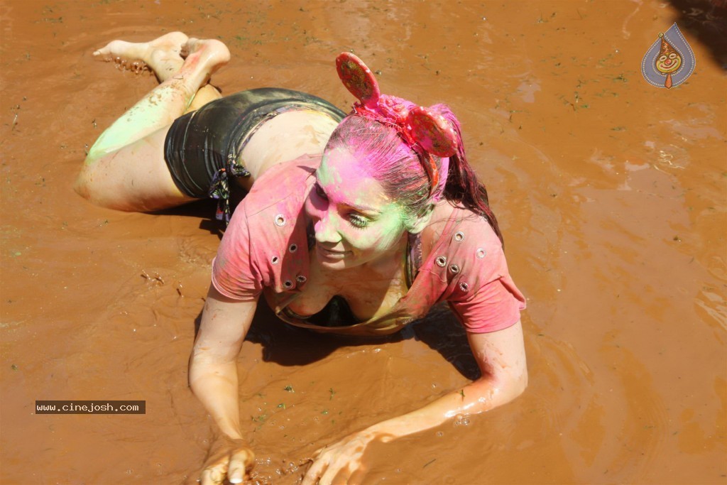 Celebs at Zoom Holi Celebrations - 17 / 40 photos