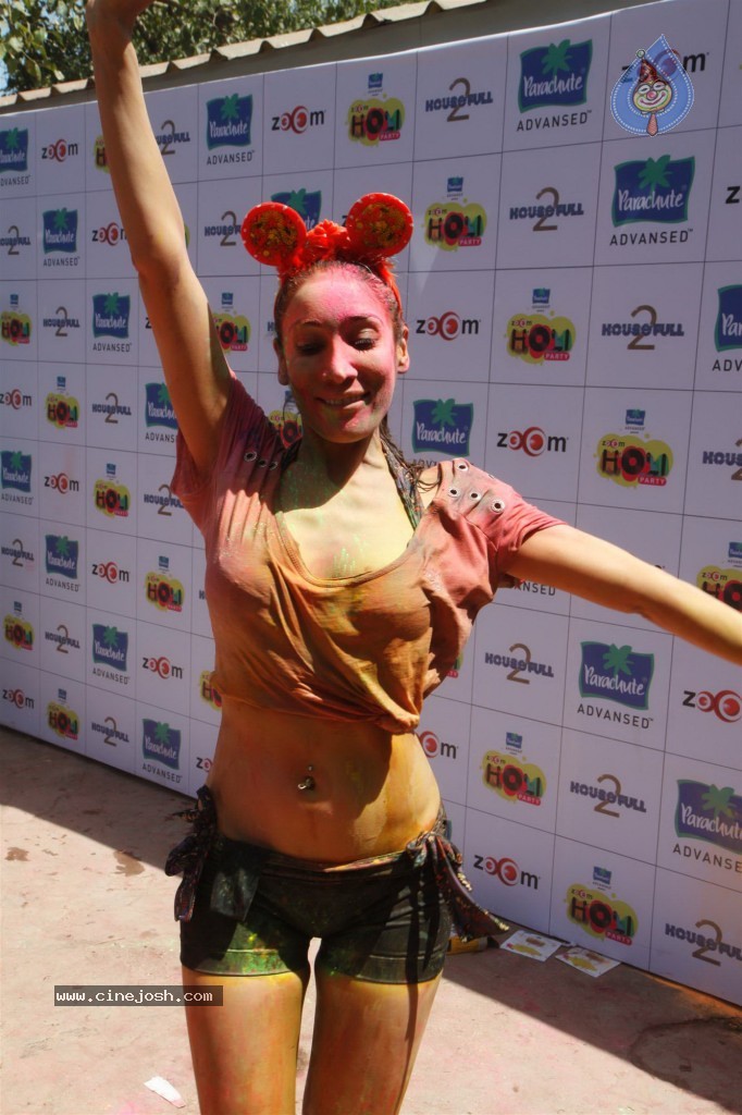 Celebs at Zoom Holi Celebrations - 20 / 40 photos