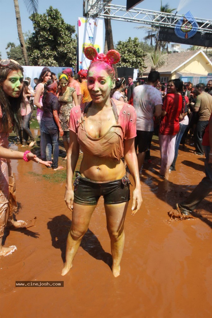 Celebs at Zoom Holi Celebrations - 28 / 40 photos