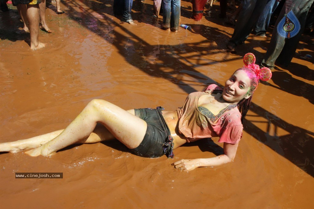 Celebs at Zoom Holi Celebrations - 34 / 40 photos