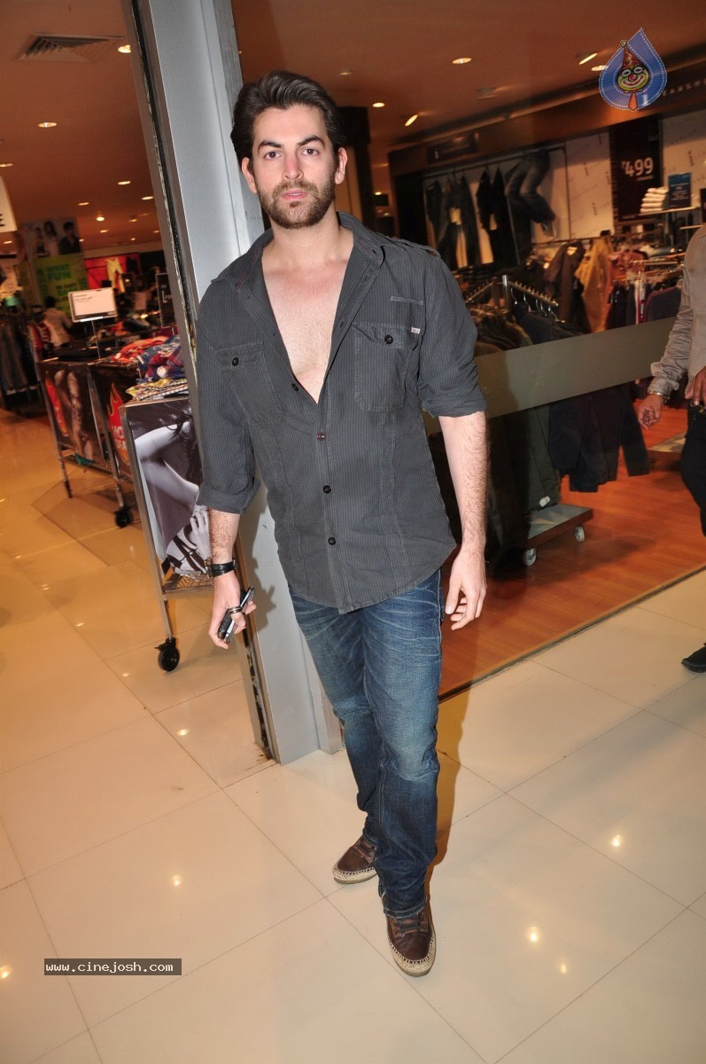 Celebs at DAVID Movie Premiere - 25 / 43 photos