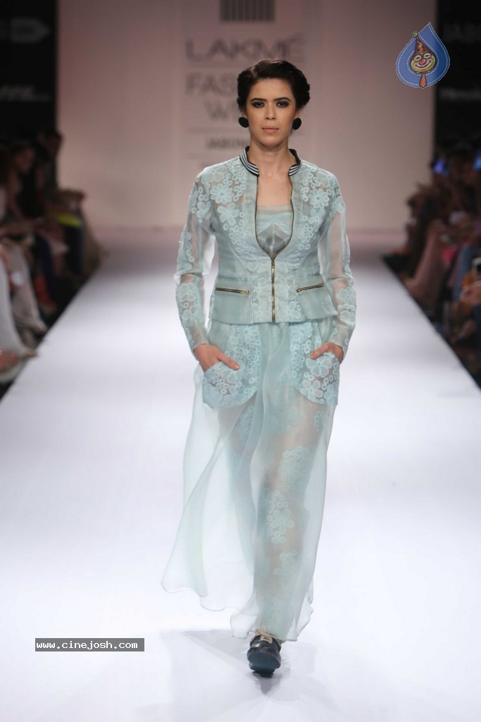 Celebs n Models Walks the Ramp at LFW 2014 - 46 / 110 photos