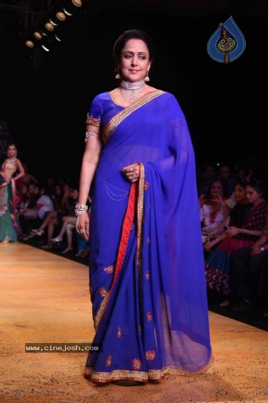 Celebs Walk the Ramp at IIJW 2011 Fashion Show Day 2 - 34 / 113 photos