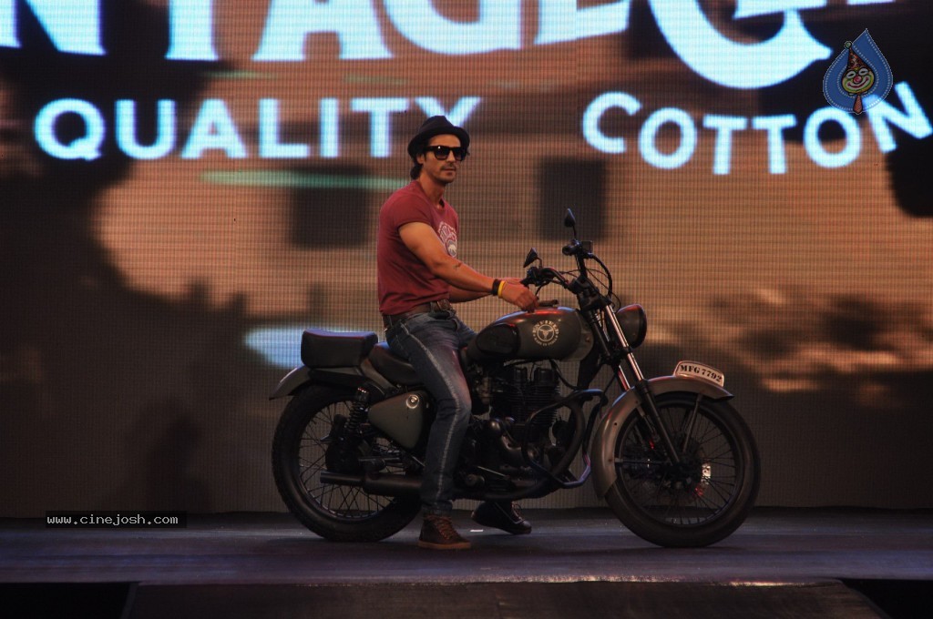 Celebs Walk the Ramp at the Allure Fashion Show - 25 / 45 photos