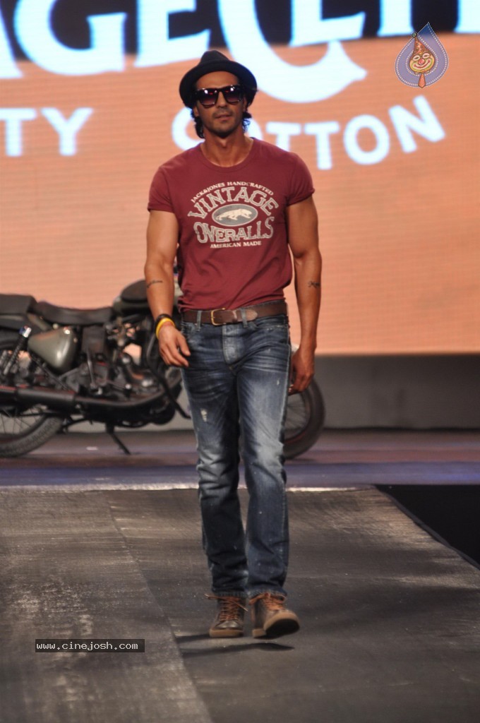 Celebs Walk the Ramp at the Allure Fashion Show - 27 / 45 photos