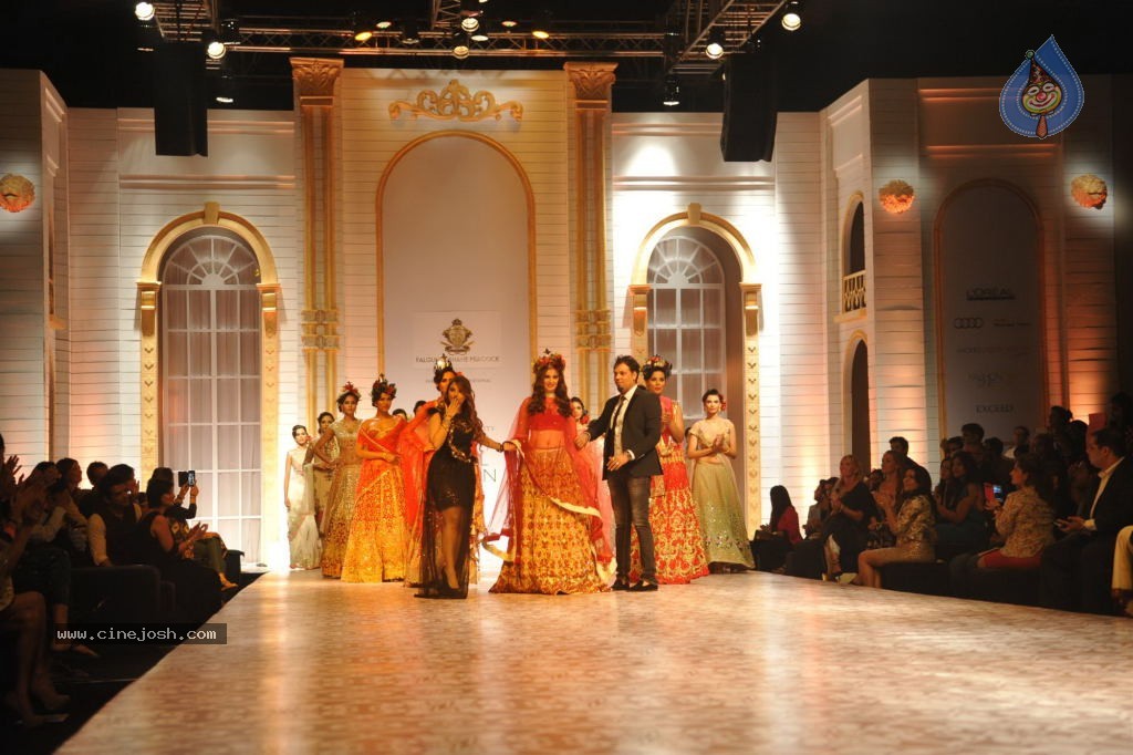 Celebs Walks the Ramp at AVIBW 2013 - 16 / 152 photos