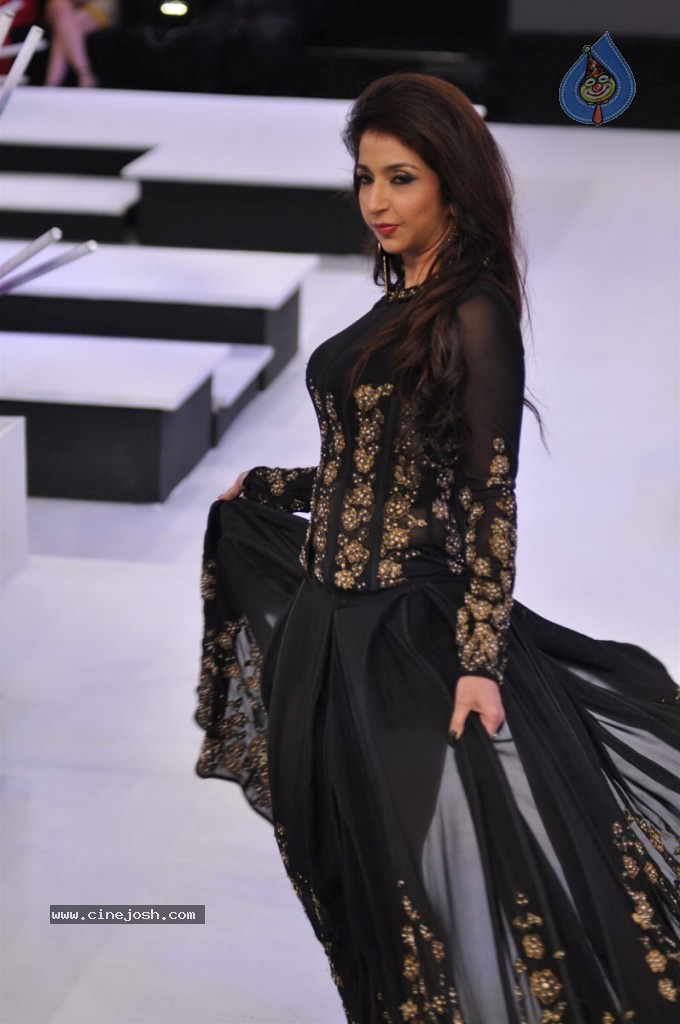 Celebs Walks The Ramp at BPFT Show - 26 / 197 photos
