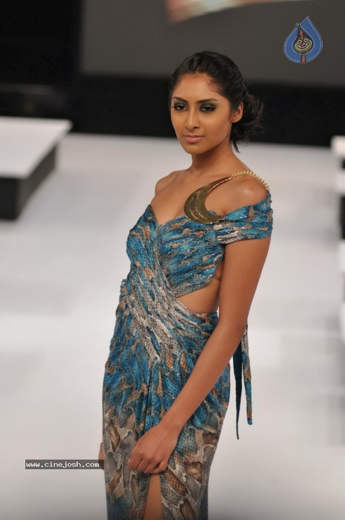 Celebs Walks The Ramp at BPFT Show - 44 / 197 photos
