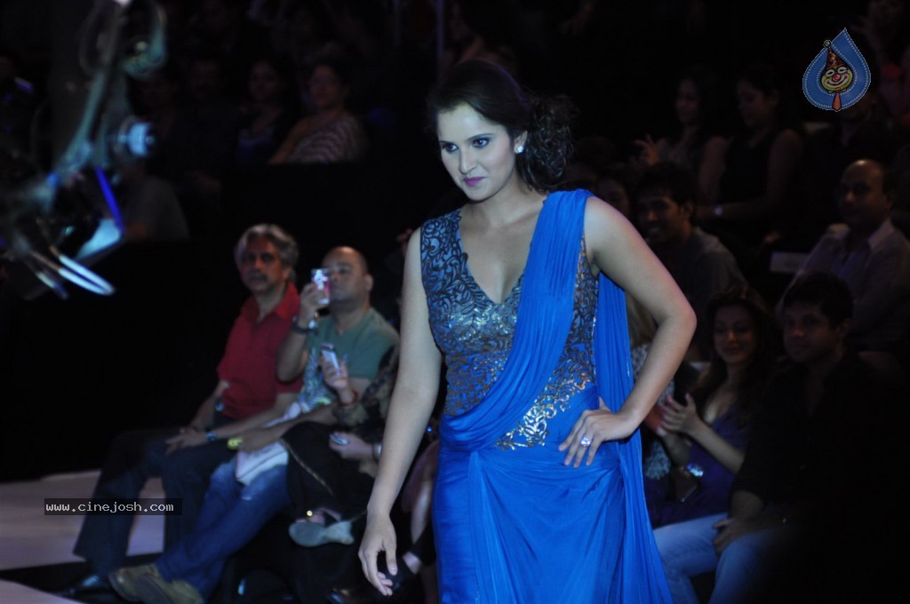 Celebs Walks The Ramp at BPFT Show - 54 / 197 photos