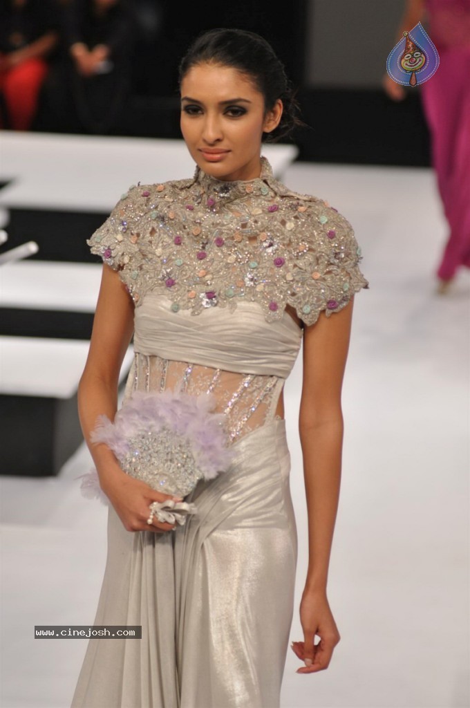 Celebs Walks The Ramp at BPFT Show - 66 / 197 photos