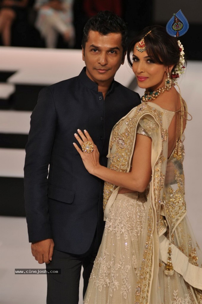 Celebs Walks The Ramp at BPFT Show - 69 / 197 photos