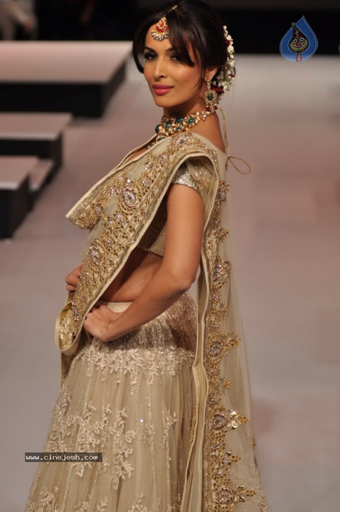 Celebs Walks The Ramp at BPFT Show - 72 / 197 photos