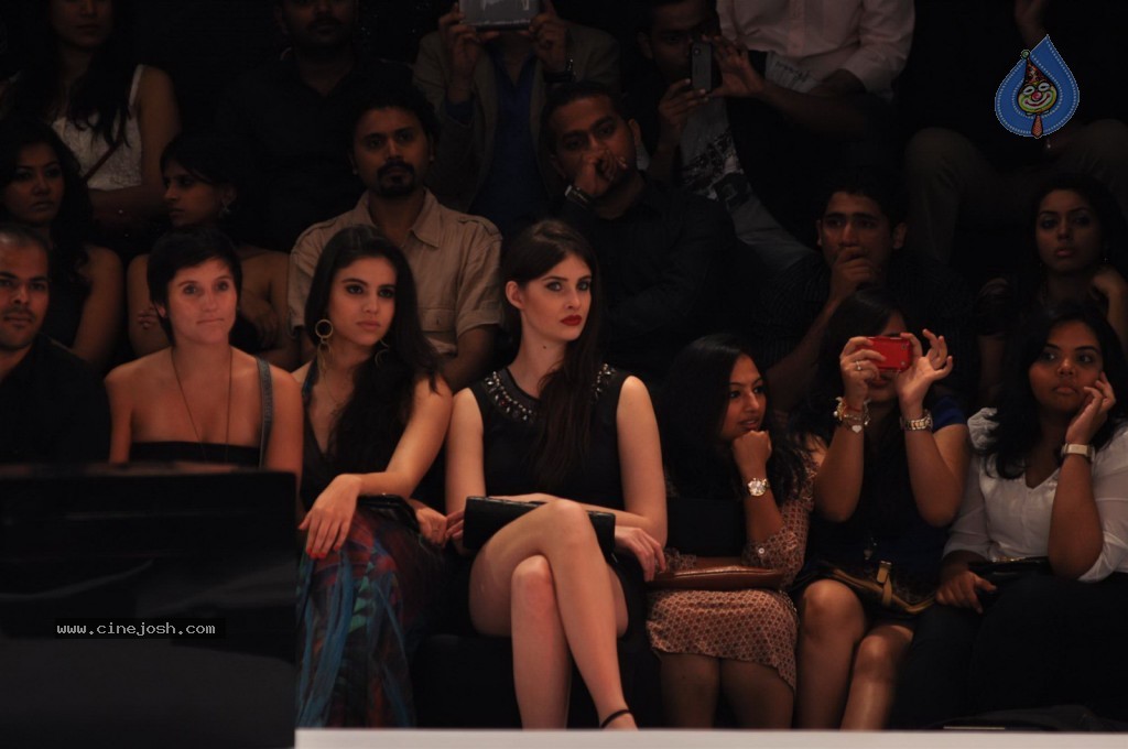 Celebs Walks The Ramp at BPFT Show - 82 / 197 photos