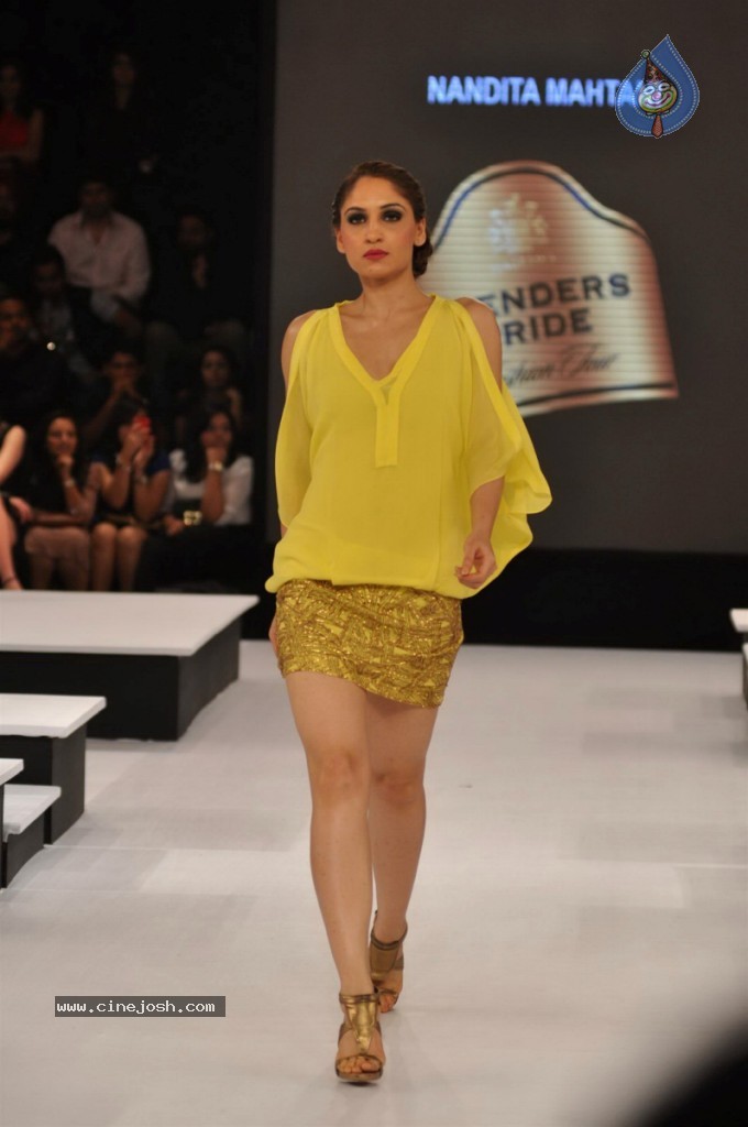 Celebs Walks The Ramp at BPFT Show - 91 / 197 photos