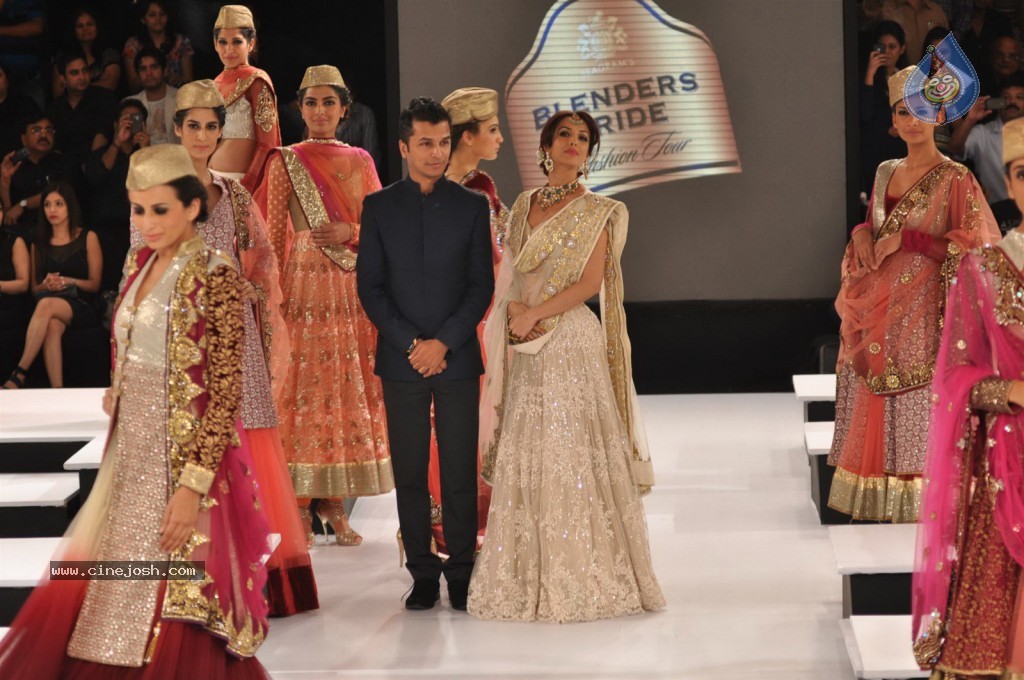 Celebs Walks The Ramp at BPFT Show - 99 / 197 photos