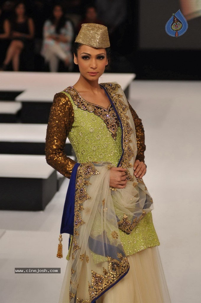 Celebs Walks The Ramp at BPFT Show - 104 / 197 photos