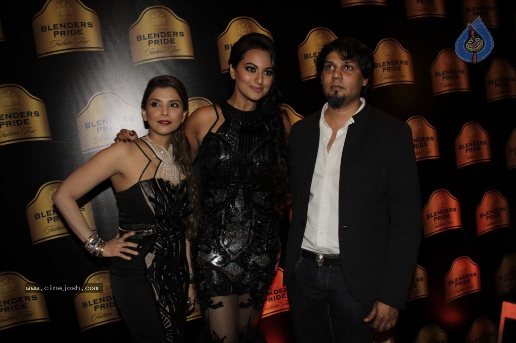 Celebs Walks The Ramp at BPFT Show - 128 / 197 photos