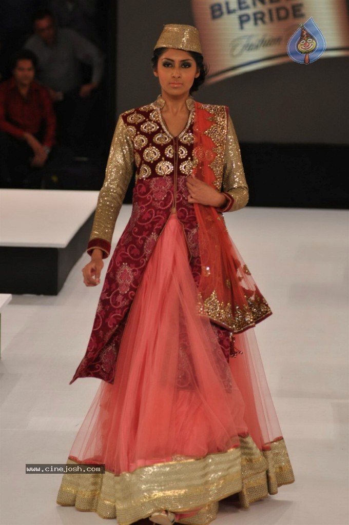 Celebs Walks The Ramp at BPFT Show - 129 / 197 photos