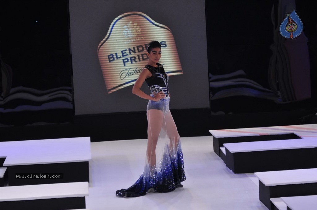 Celebs Walks The Ramp at BPFT Show - 132 / 197 photos