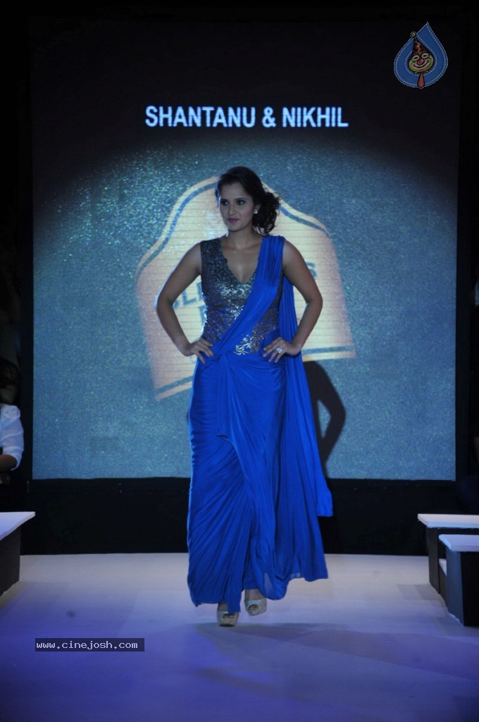 Celebs Walks The Ramp at BPFT Show - 133 / 197 photos