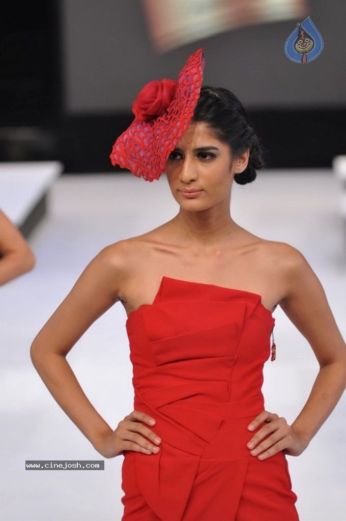 Celebs Walks The Ramp at BPFT Show - 140 / 197 photos