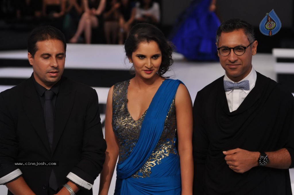 Celebs Walks The Ramp at BPFT Show - 142 / 197 photos
